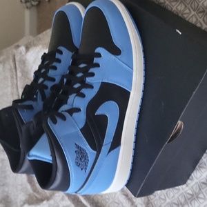 Jordan 1 mid university blue
